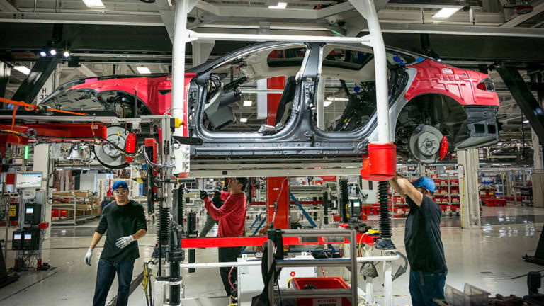 Tesla rieši žalobu za rasovú diskrimináciu