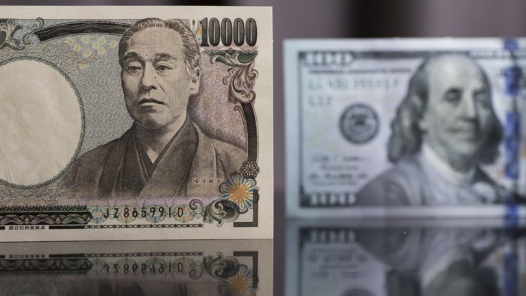 Standard Chartered hovorí, že Japonsko je „veľmi, veľmi blízko“ intervencii jenu