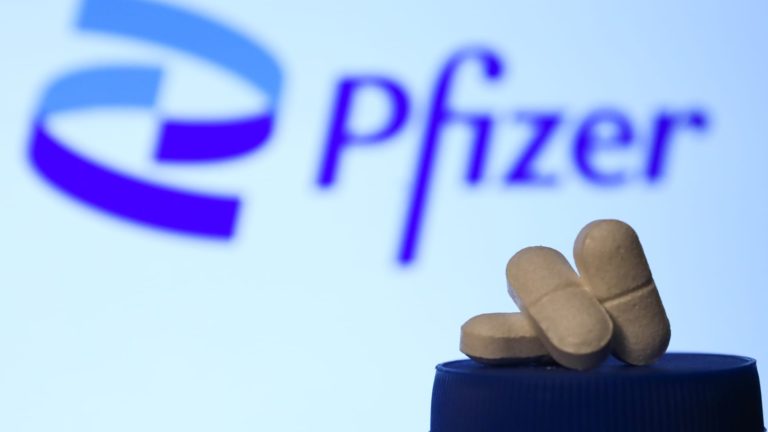 Pfizer po poklese ochorenia Covid vo veľkom vsádza na lieky proti rakovine