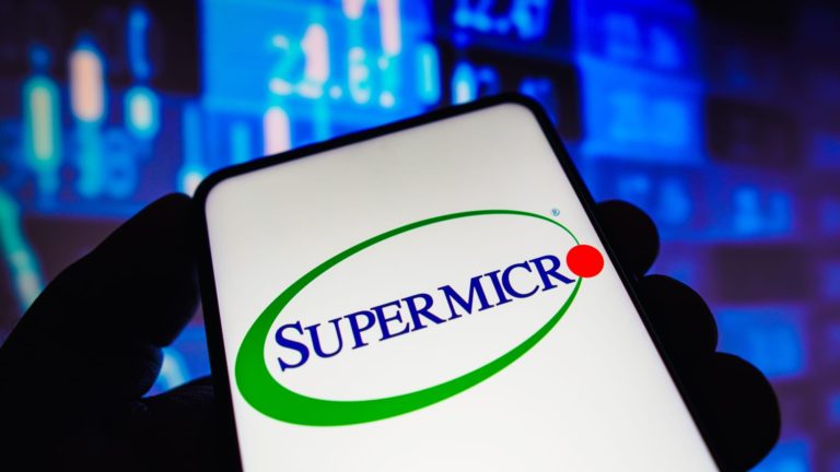 Po výbere indexu S&P 500 zaznamenala spoločnosť Super Micro viac ako 18 %.