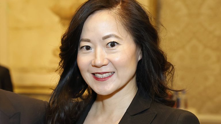 Popredná generálna riaditeľka skupiny Angela Chao bola opojená, keď Tesla vošla do texaského rybníka
