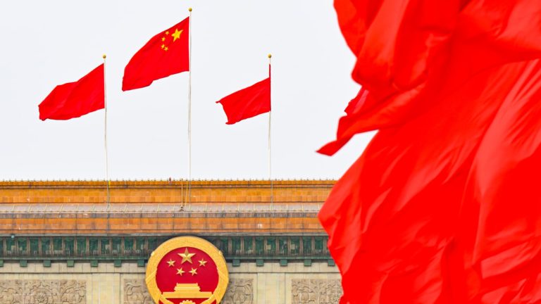 Čína sprísňuje predpisy pre spoločnosti poskytujúce spotrebiteľské financie