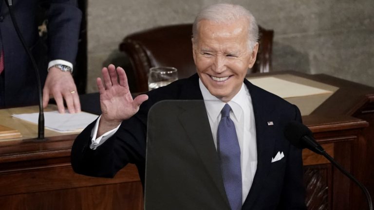 Biden elektrizuje demokratov, zápasí s republikánmi v ohnivom prejave o stave únie