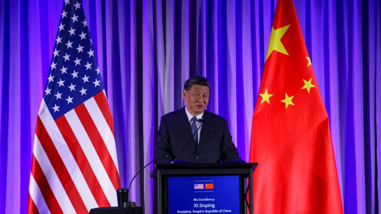Čínsky Xi hovorí generálnym riaditeľom USA, že bilaterálne vzťahy môžu mať „svetlejšiu budúcnosť“