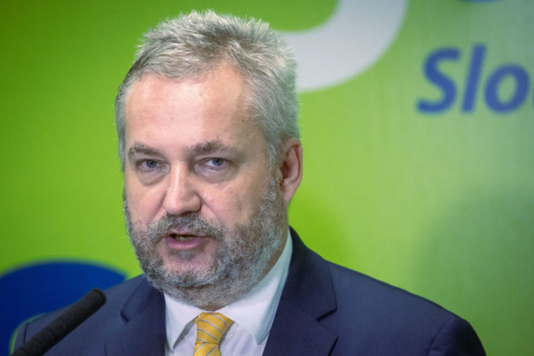 Ondrej Dostál bol znovuzvolený za predsedu Občianskej konzervatívnej strany, delegátom snemu sa prihovoril Ivan Korčok