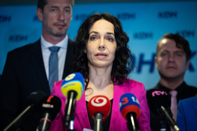 KDH ponúka v eurovoľbách exministra Karasa či hokejistu Mikuša, jednotkou kandidátky je Miriam Lexmann