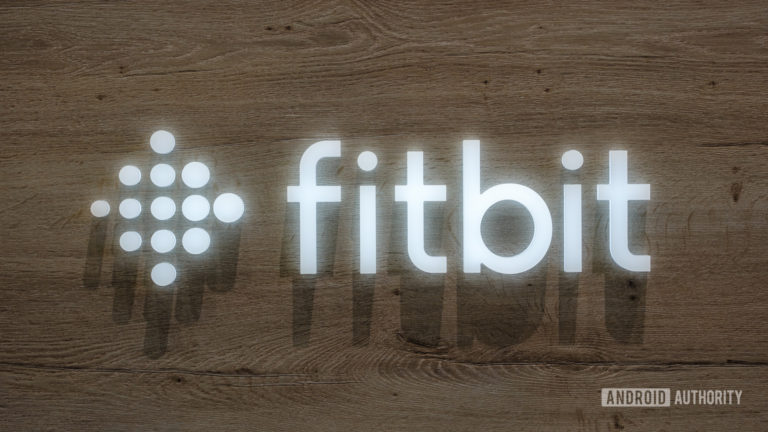 Google práve vo veľkom zmenil inteligentné hodinky Fitbit a nebude sa vám to páčiť (Aktualizácia)