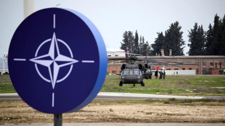 Albánsko opätovne otvorilo leteckú základňu Kuçovë zo sovietskej éry, tentokrát pre NATO