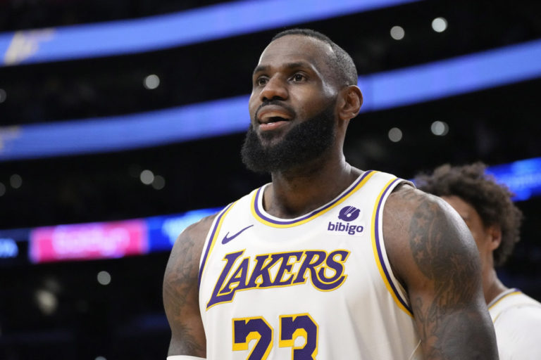 Basketbalista LeBron James historicky ako prvý hráč prekonal hranicu 40-tisíc nastrieľaných bodov v NBA