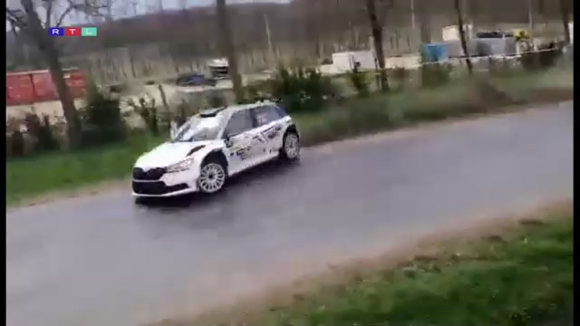 Rally v Maďarsku poznačila veľká tragédia, auto zišlo z trate a narazilo do divákov, zomreli štyria ľudia
