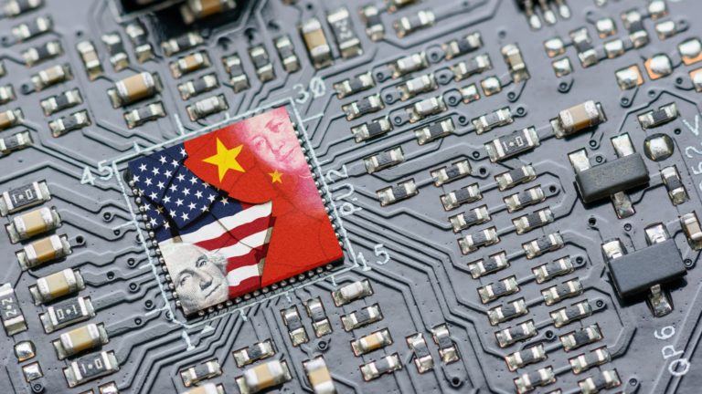 AMD a Intel na základe správy, ktorú Čína vyzvala telekomunikačné spoločnosti, aby odstránili cudzie čipy