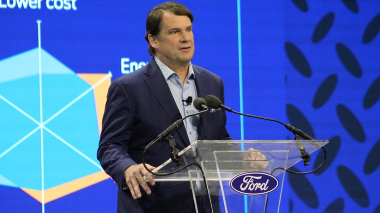 Ford odloží plne elektrické SUV so zameraním na hybridné vozidlá