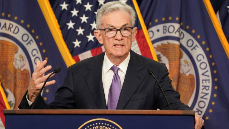 Predseda Fedu Powell povedal, že tento rok „nedošlo k ďalšiemu pokroku“ v oblasti inflácie