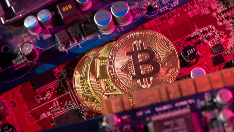Bitcoinová sieť dokončuje štvrté „zníženie odmien pre baníkov na polovicu“.