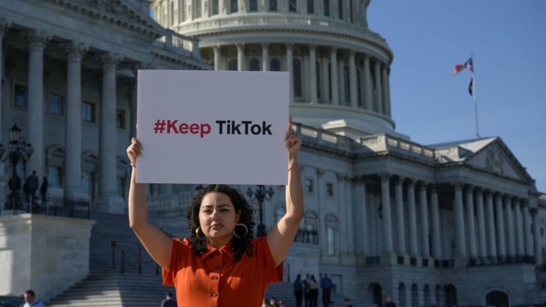 TikTok zdvojnásobil nákup reklám, aby bojoval proti potenciálnemu americkému zákazu v Kongrese