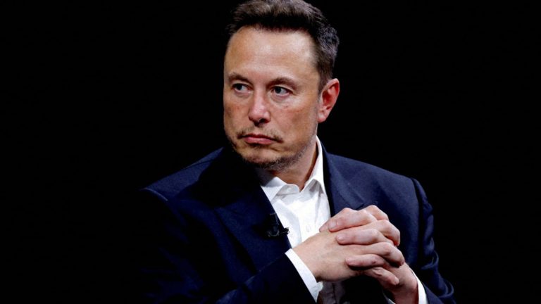Tesla v e-maile uvádza, že poslala niekoľko „nesprávne nízke“ odstupné