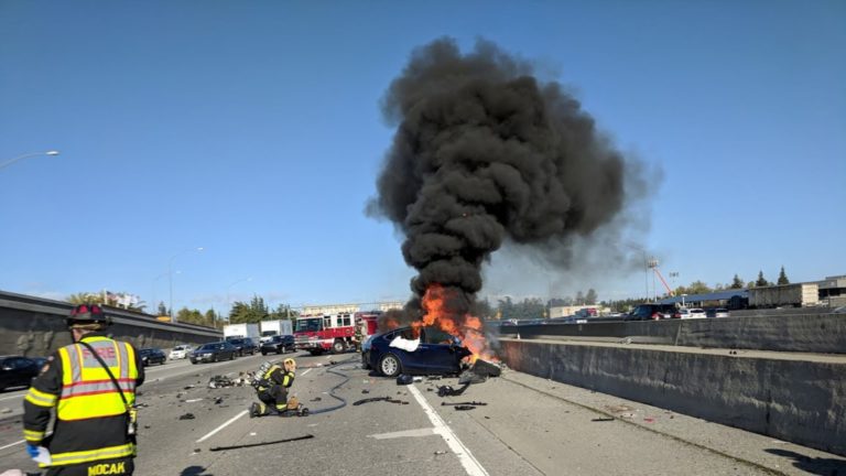 Tesla Autopilot spojený so stovkami kolízií má „kritickú bezpečnostnú medzeru“: NHTSA