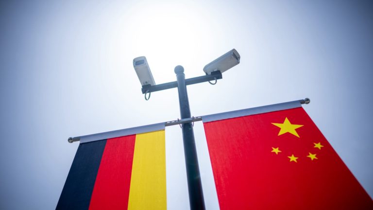 Nemca zatkli za údajné špehovanie Európskeho parlamentu pre Čínu