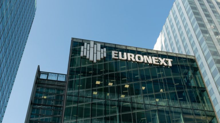 Šéf Euronext hovorí, že dlho očakávaný debut CVC ukazuje, že trh IPO je späť