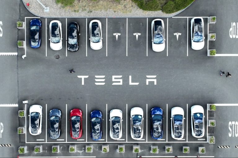 Elon Musk: Lacnejšie elektromobily Tesla predbiehajú plán