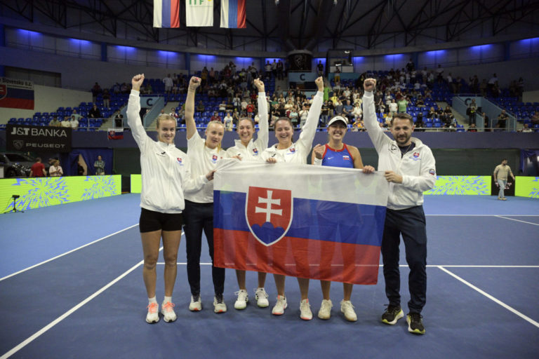 Slovenské tenistky si vybojovali postup na finálový turnaj do Sevilly, rozhodujúci bod proti Slovinkám získala Jamrichová (foto)