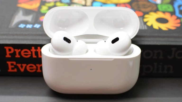 Druhá generácia slúchadiel AirPods Pro od Apple je späť na najnižšej cene v histórii