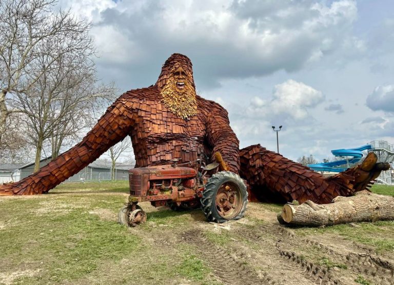 Mercer County Fairgrounds odhaľuje monumentálnu sochu Bigfoota