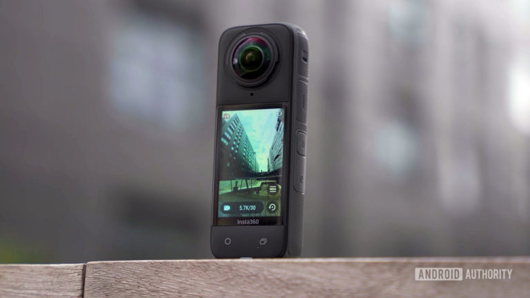 360-stupňová akčná kamera Insta360 X4 je dokonalosť vreckovej veľkosti pre vlogerov