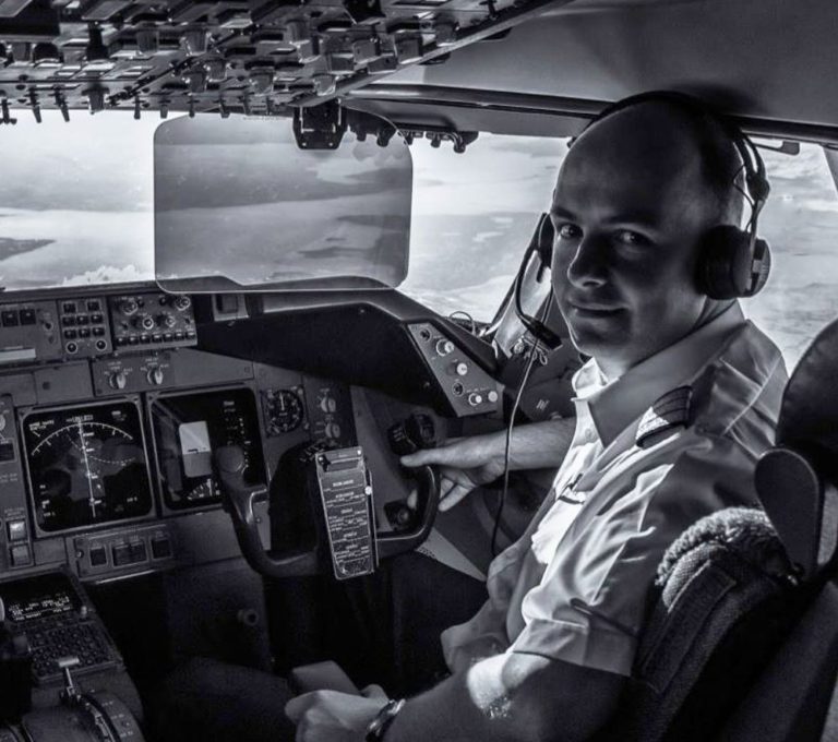 “Táto technológia nám nepatrí,” hovorí pilot, ktorý videl UAP rýchlosťou 30 000 mph