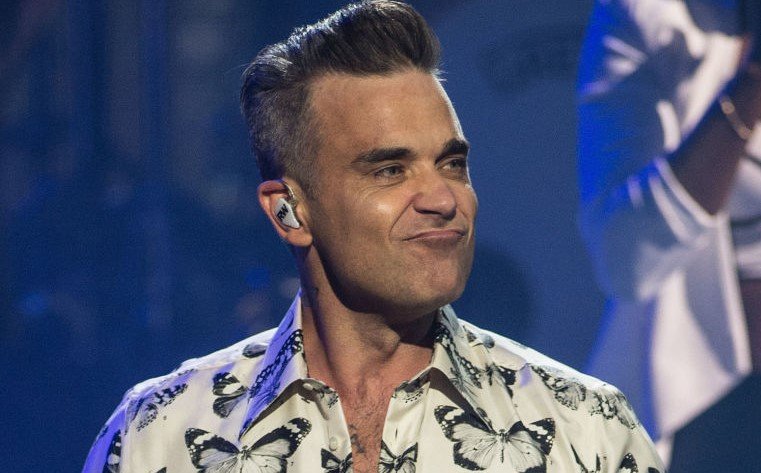 Robbie Williams si myslí, že mimozemšťania sa naňho zameriavajú, pretože je slávny