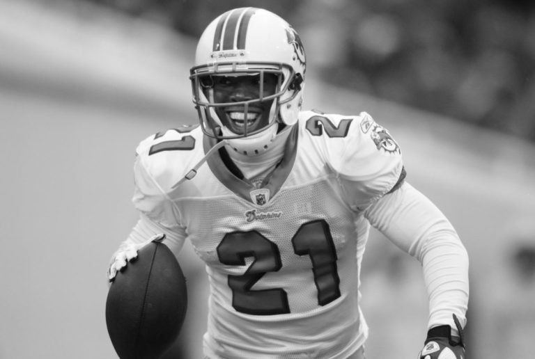 Vo veku 35 rokov zomrela bývalá hviezda NFL, telo športovca našli v dome starej mamy