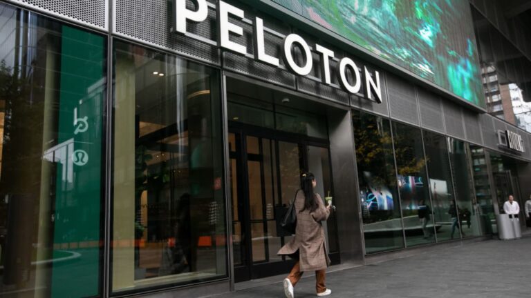Súkromné ​​​​investičné spoločnosti obchádzajú Peloton s cieľom potenciálneho odkúpenia