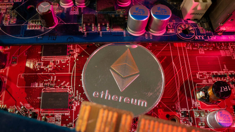 SEC schvaľuje zmenu pravidiel, ktorá umožňuje vytváranie éterových ETF