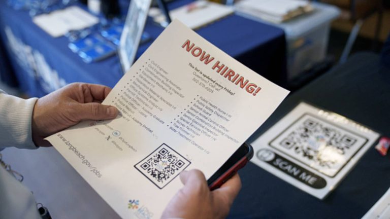 Správa o pracovných miestach ADP Apríl 2024: pridaných 192 000 pracovných miest