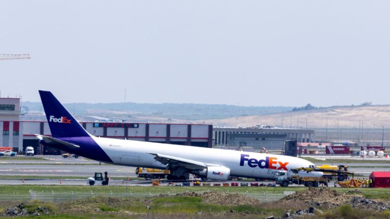 Nákladné lietadlo Boeing pristáva v Istanbule bez predného výstroja;  začalo vyšetrovanie