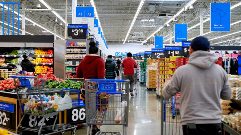 Walmart bublina kvôli výdavkom na potraviny s vysokými príjmami, varuje Bill Simon