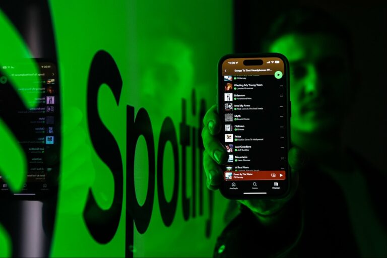 Spotify obmedzuje funkciu textov, Reddit objavuje