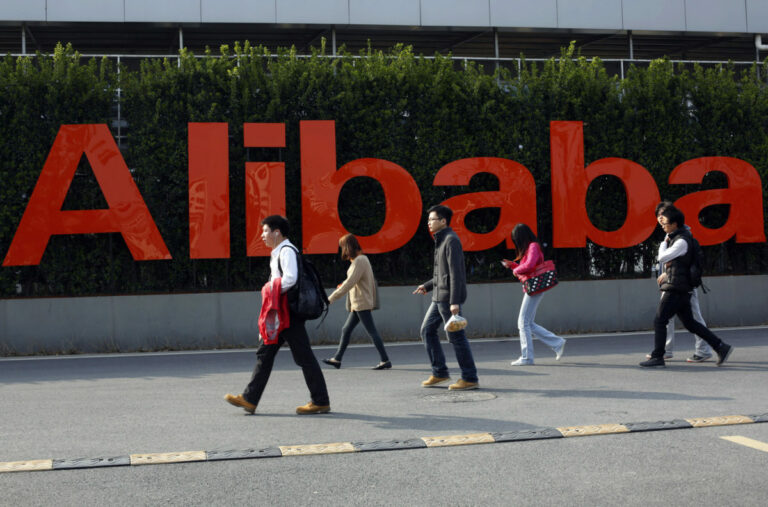 Čistý zisk online predajcu Alibaba klesol viac, ako sa predpokladalo. Dôvodom je zníženie trhovej hodnoty investícií