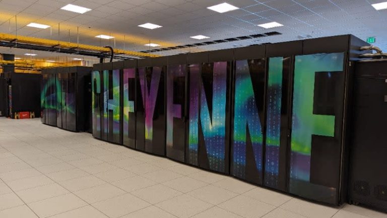 Superpočítač Cheyenne ide práve teraz v aukcii za zlomok svojej katalógovej ceny