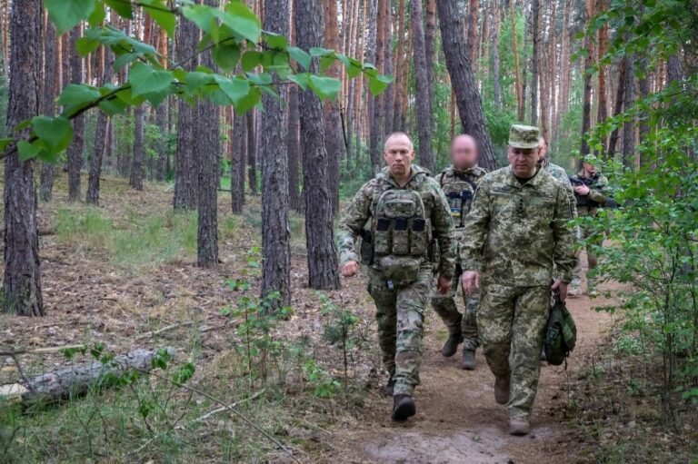 Rusi rozšírili bojovú zónu v Charkovskej oblasti o 70 kilometrov, podľa Zelenského sa nedostali k najsilnejšej línii obrany (video)