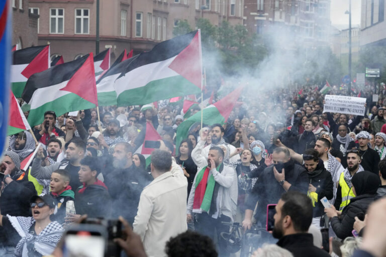 Tisícky propalestínskych demonštrantov protestovali proti účasti Izraela v Eurovízii, pokračovať plánujú aj počas finále súťaže