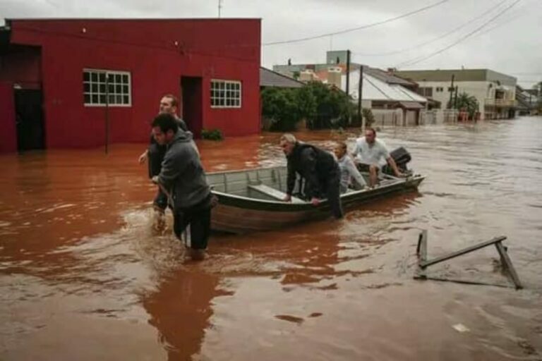 Juh Brazílie zasiahli najhoršie záplavy za viac ako 80 rokov, o život prišlo najmenej 39 ľudí (video+foto)