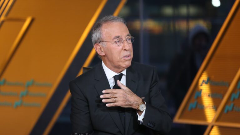 Ron Baron, veľký akcionár Tesly, podporuje výplatný balík Elona Muska vo výške 56 miliárd dolárov