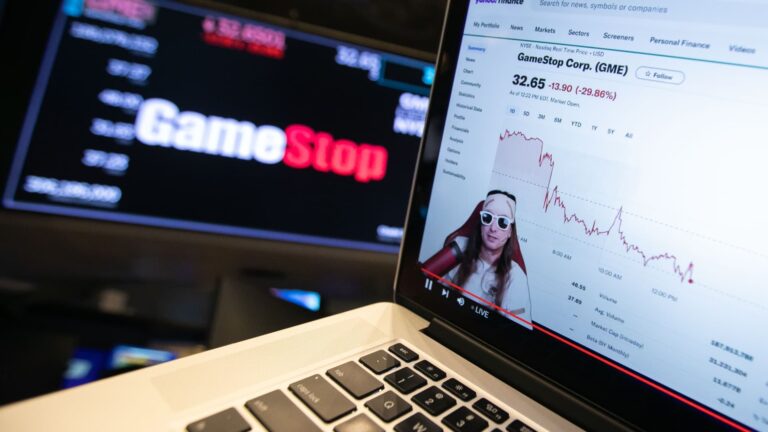 Roaring Kitty má niekoľko ťažkých rozhodnutí v súvislosti s možnosťami GameStop