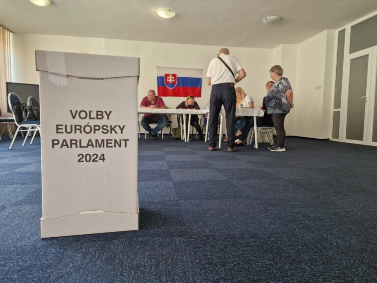 Idem z procedúry na procedúru a medzitým odvolím. Ľudia majú radosť z možnosti hlasovať priamo v kúpeľoch (foto)