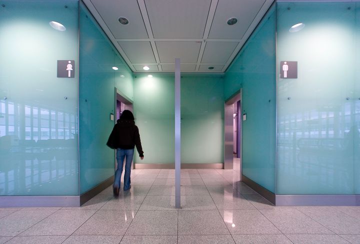 Jedna vec, ktorú si palubní sprievodcovia želajú, aby cestujúci prestali robiť v lietadlách