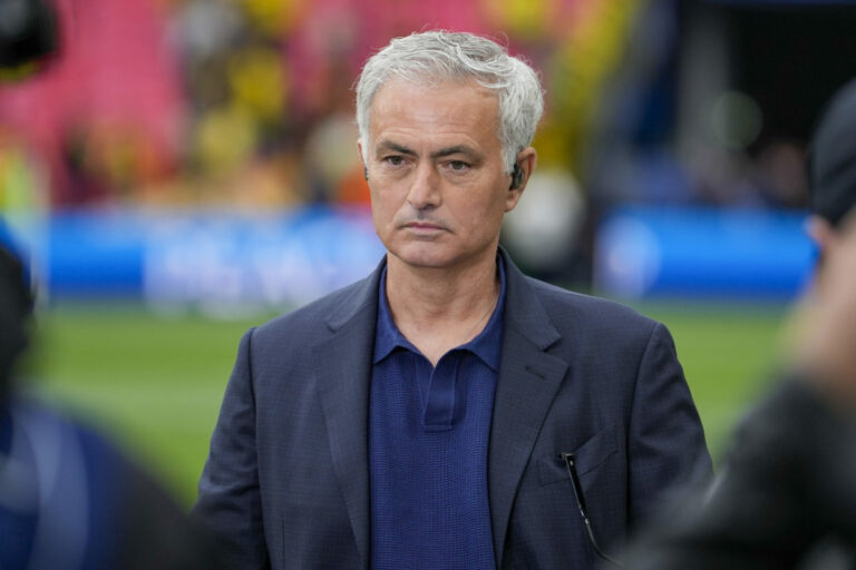 Nespokojné istanbulské kluby prepustili svojich trénerov. O prácu prišli Mourinho aj Solskjaer