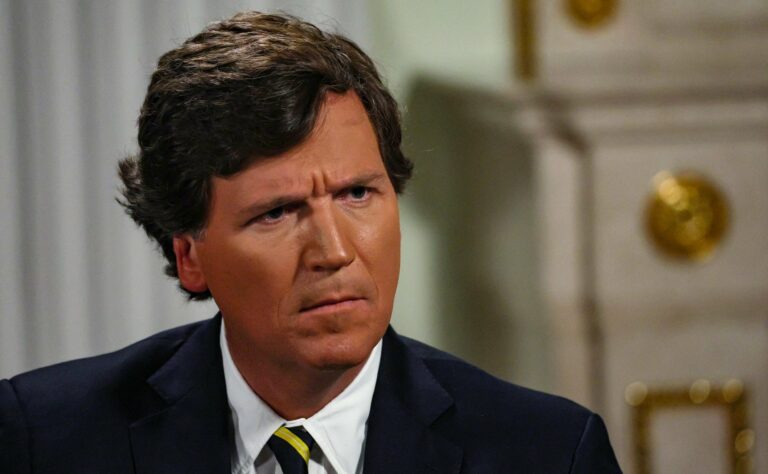Tucker Carlson hovorí o svojom posune vo viere o mimozemšťanoch a náboženstve