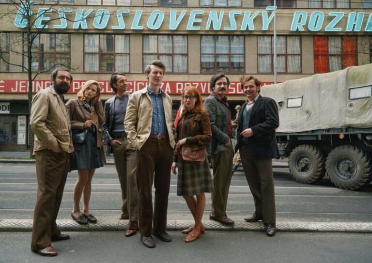 Pri príležitosti Svetového dňa slobody tlače zverejňujú tvorcovia veľkofilmu Vlny druhý teaser trailer a novinárom odkazujú: „Sme s vami!“