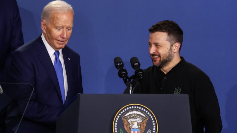 Biden nazýva ukrajinského lídra Zelenského prezidentom Putinom